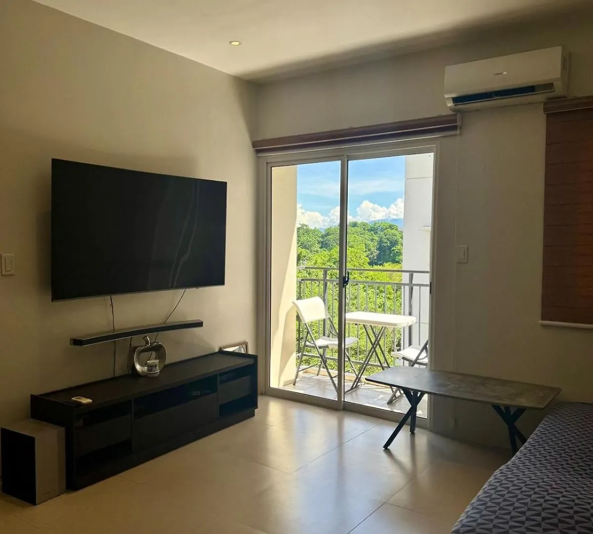Spacious Fully-Furnished 2 Bedroom & 2 Bath In Davao City Near Sm Ecoland & Dgt 0*,  필리핀
